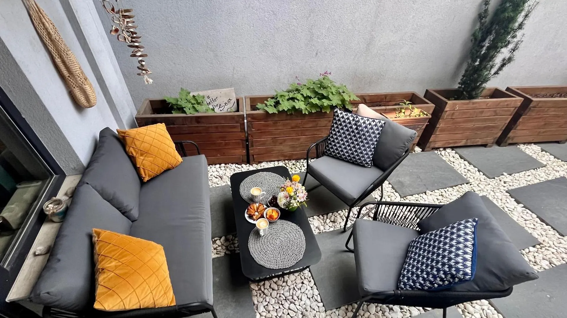 Opera Theatre Apartment With A Courtyard Varna